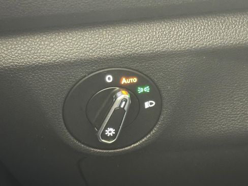 Used 2022 Volkswagen Jetta SE w/ Panoramic Sunroof Package image 41