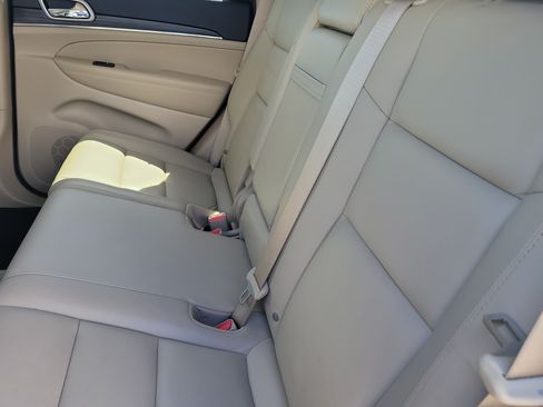 Used 2020 Jeep Grand Cherokee Limited RWD image 11
