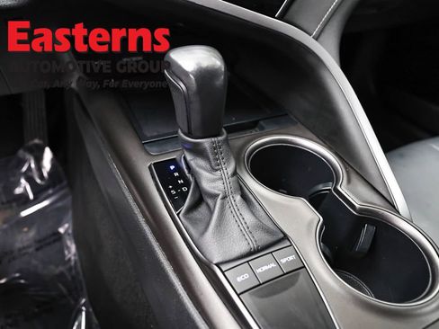 Used 2024 Toyota Camry SE w/ Cold Weather Package FWD image 13