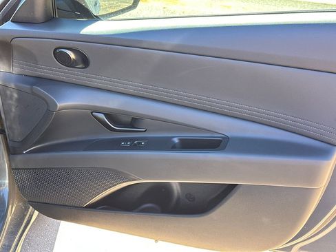 New 2025 Hyundai Elantra SEL image 14