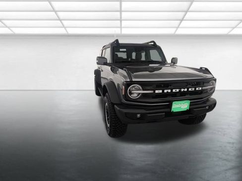 New 2024 Ford Bronco Outer Banks w/ Sasquatch Package AWD/4WD image 2