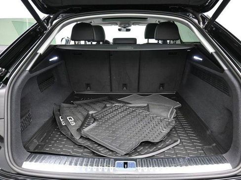 Used 2023 Audi Q8 Premium image 31