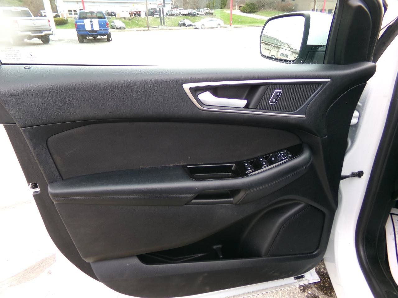 Used 2019 Ford Edge SEL FWD image 11