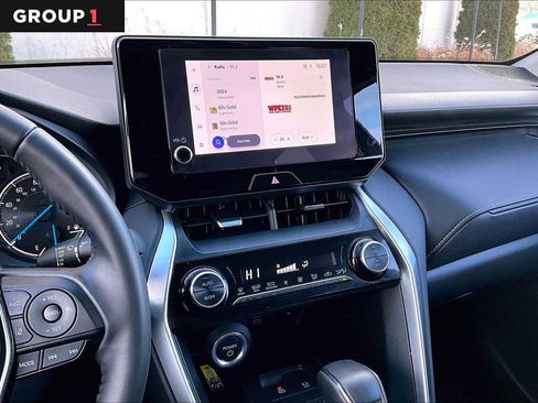 Used 2024 Toyota Venza LE image 6