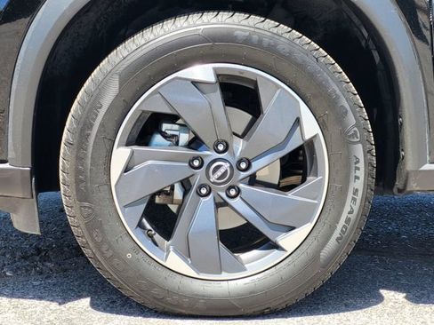 Certified 2025 Nissan Rogue SV FWD image 7