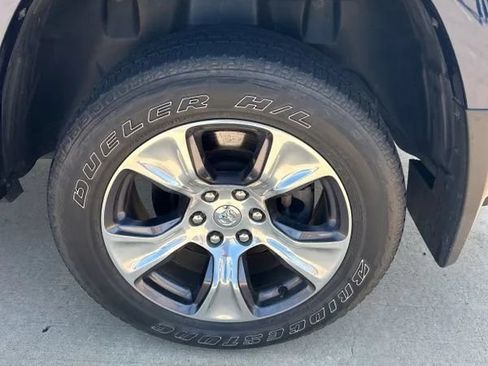 Used 2019 RAM 1500 Laramie AWD/4WD image 16