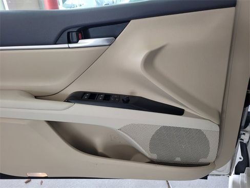 Used 2019 Toyota Camry LE image 20