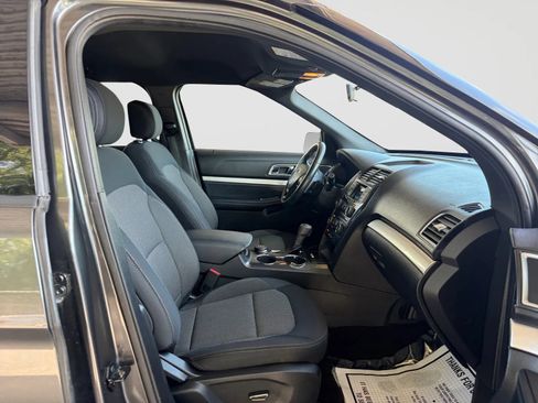 Used 2017 Ford Explorer XLT AWD/4WD image 22
