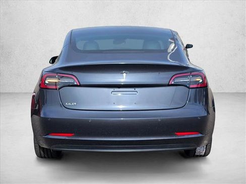 Used 2018 Tesla Model 3 Mid Range image 5
