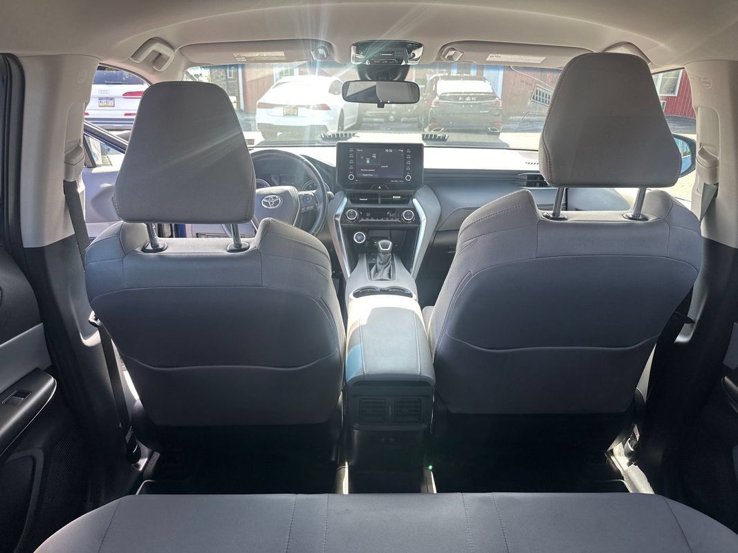 Used 2021 Toyota Venza LE AWD/4WD image 13