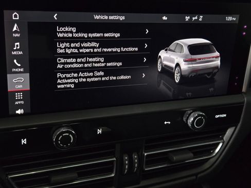 Used 2023 Porsche Macan AWD/4WD image 29