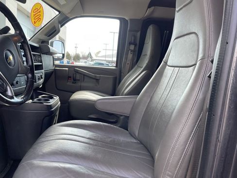 Used 2016 Chevrolet Express 3500 Extended image 11