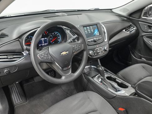 Used 2017 Chevrolet Malibu LT image 17