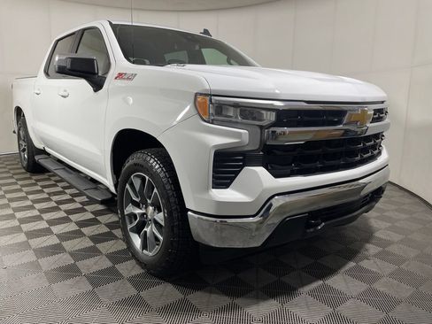 Used 2024 Chevrolet Silverado 1500 LT w/ Leather Package AWD/4WD image 2