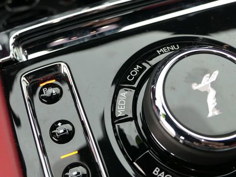 Used 2022 Rolls-Royce Cullinan Base image 24