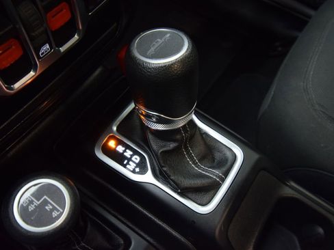 Used 2023 Jeep Gladiator Overland AWD/4WD image 34