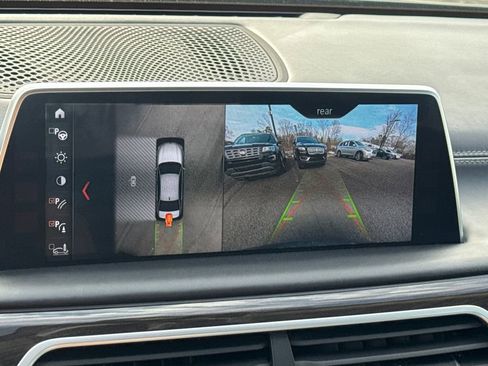 Used 2018 BMW 750i xDrive image 33
