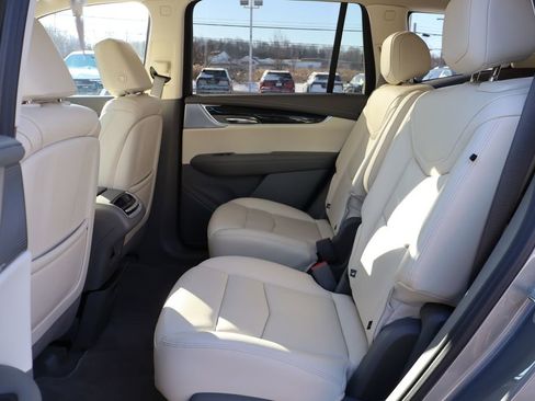 Used 2025 Cadillac XT6 Premium Luxury image 42