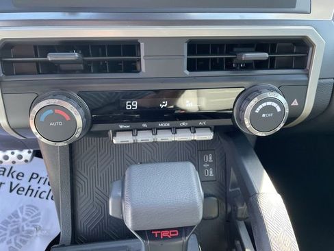 Used 2025 Toyota Tacoma TRD Sport AWD/4WD image 19