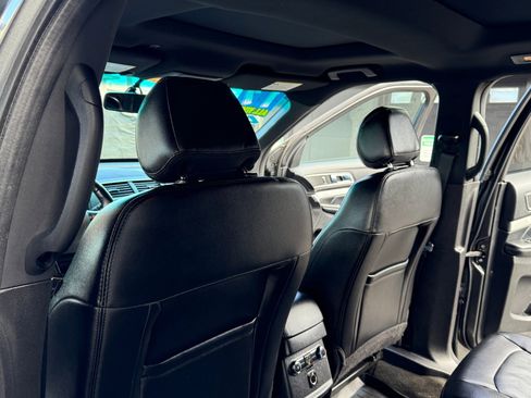 Used 2017 Ford Explorer XLT w/ Equipment Group 202A image 14