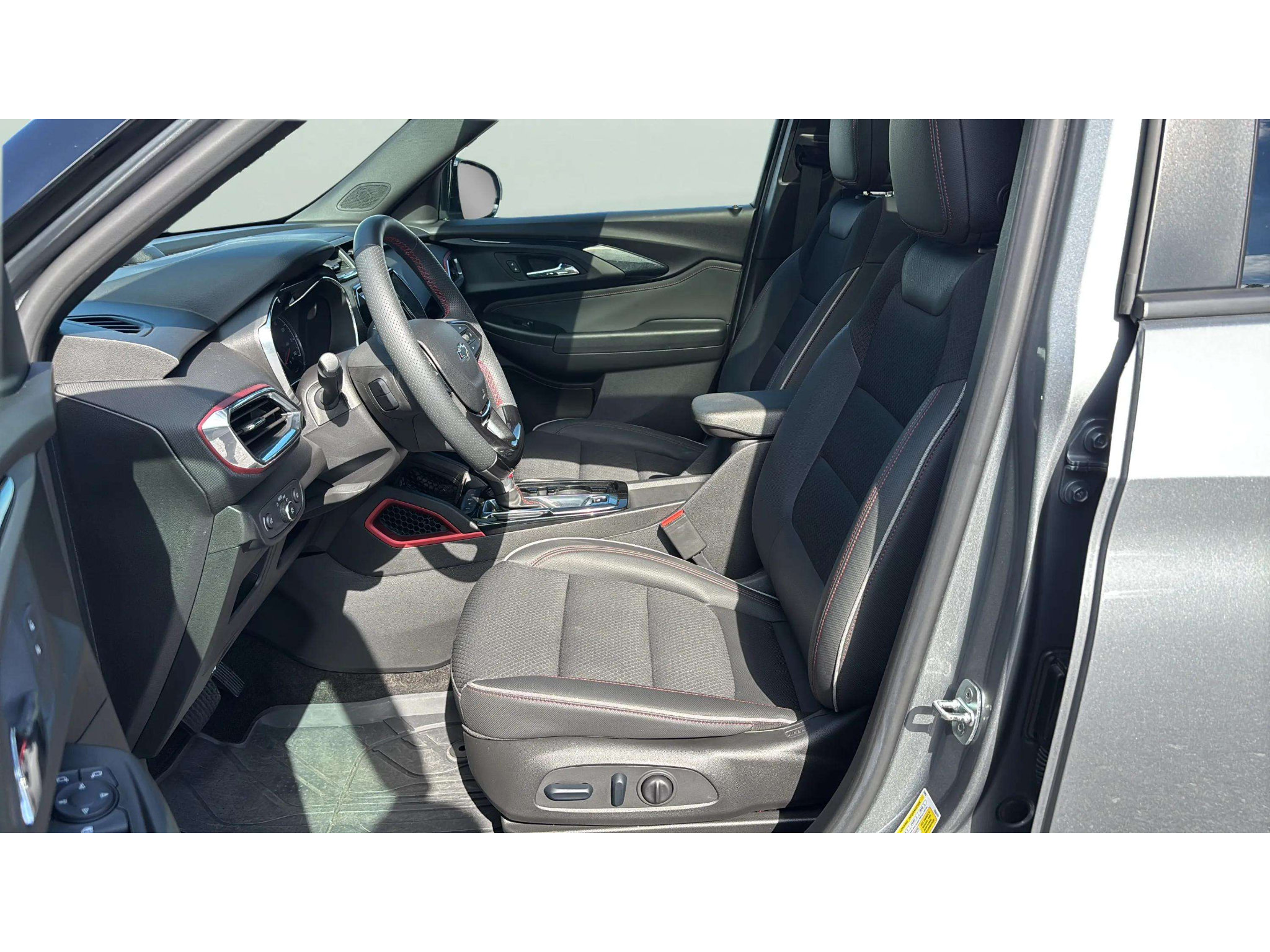 Used 2023 Chevrolet TrailBlazer RS w/ Sun and Liftgate Package AWD/4WD image 11