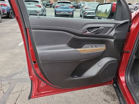 Used 2023 GMC Acadia SLE w/ Driver Convenience Package image 20