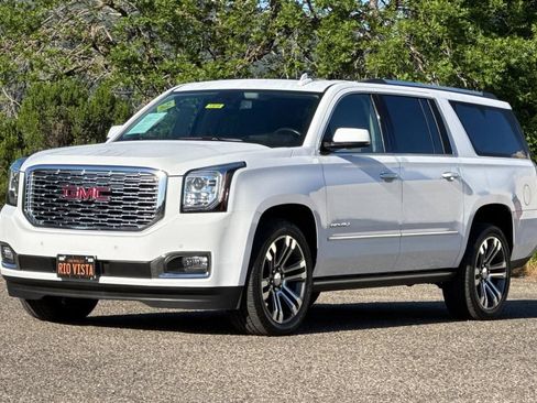 Used 2020 GMC Yukon XL Denali w/ Denali Premium Package AWD/4WD image 8