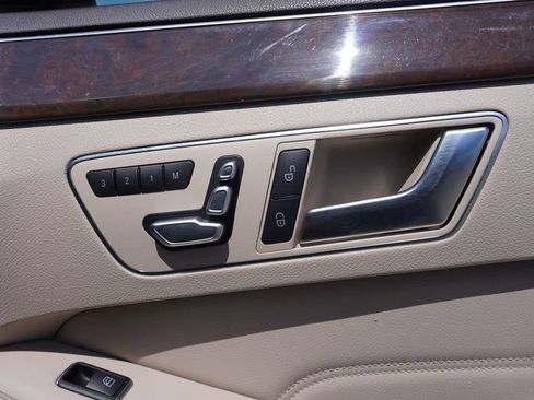 Used 2014 Mercedes-Benz E 350 4MATIC Sedan image 39