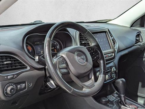 Used 2019 Jeep Cherokee Trailhawk image 10