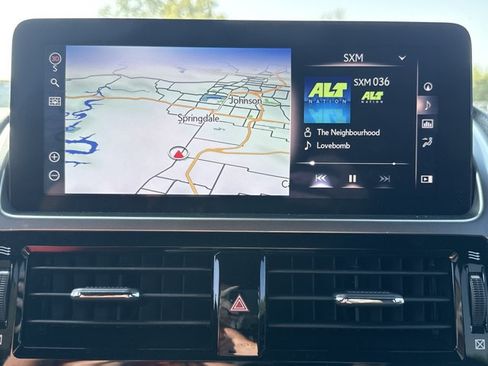 Used 2023 Lexus GX 460 Premium w/ Accessory Package AWD/4WD image 5