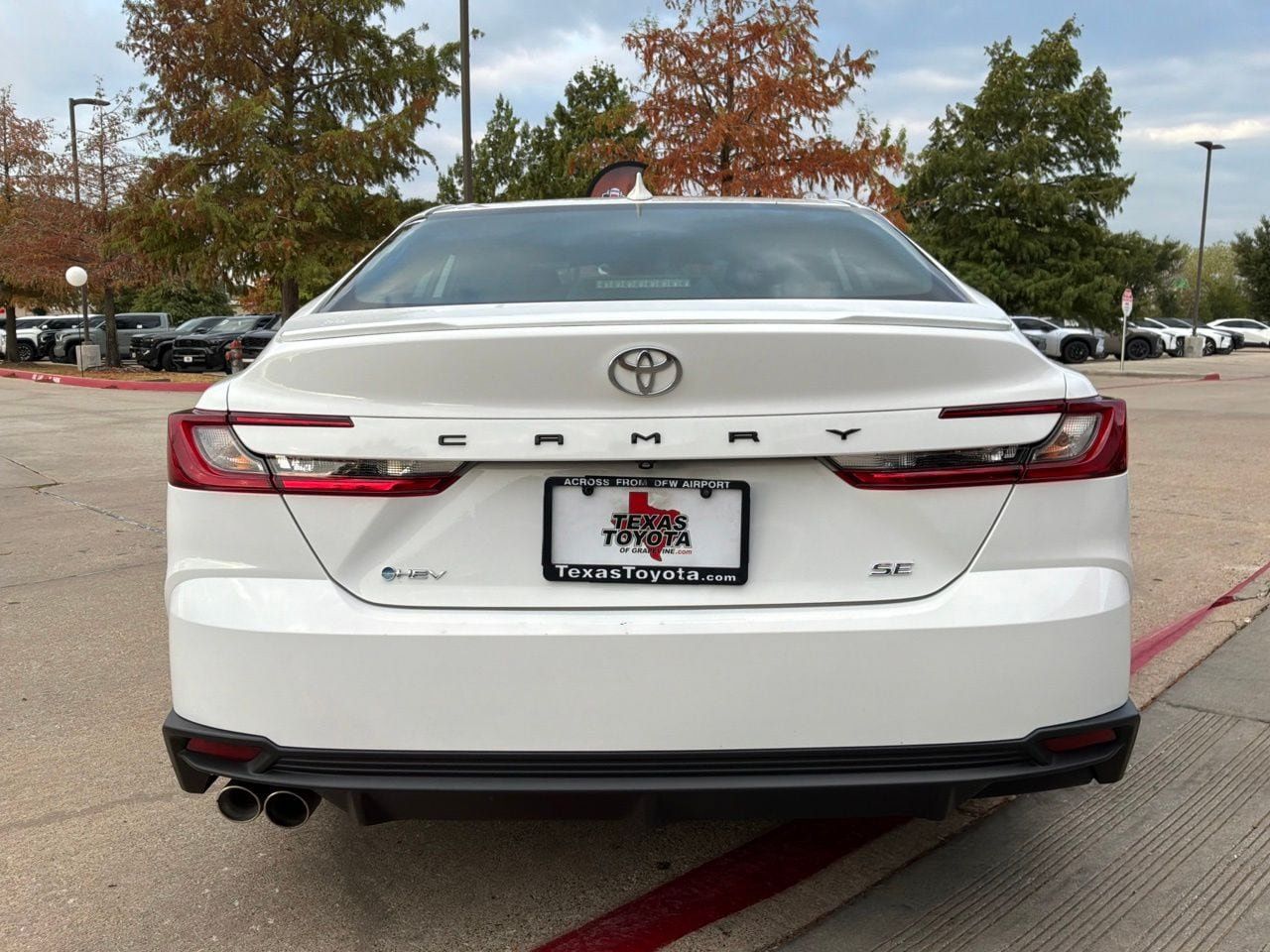 Used 2026 Toyota Camry SE FWD image 7