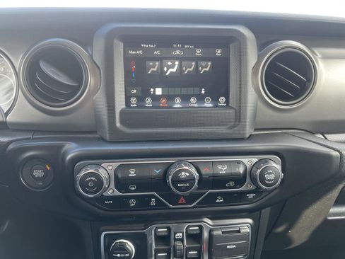 Used 2022 Jeep Gladiator Willys image 15