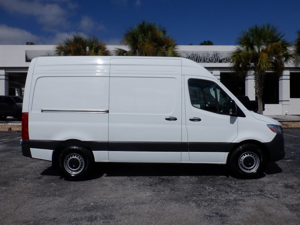 Used 2025 Mercedes-Benz Sprinter 2500 image 1