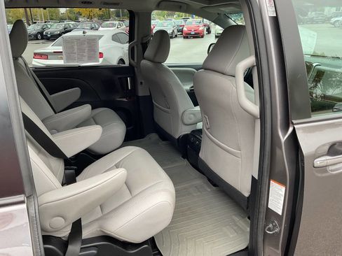 Used 2015 Toyota Sienna AWD image 42