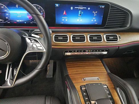 Used 2025 Mercedes-Benz GLE 350 4MATIC image 9