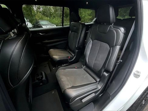 New 2025 Jeep Grand Cherokee L Altitude image 10