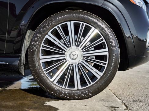 Used 2024 Mercedes-Benz Maybach GLS 600 4MATIC image 12