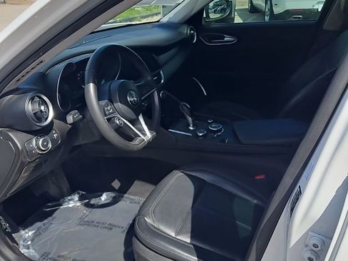 Used 2018 Alfa Romeo Giulia image 12