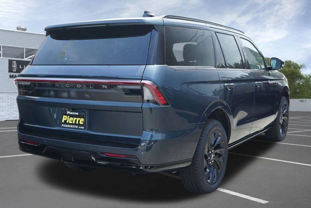 New 2026 Lincoln Navigator Reserve w/ Jet Appearance Package AWD/4WD image 7