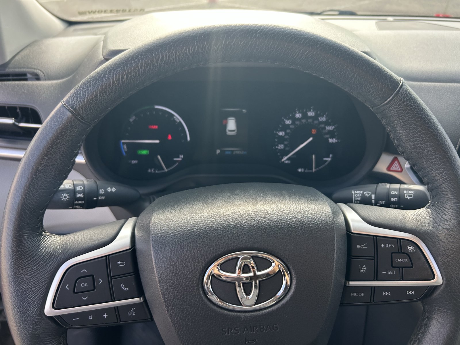 Used 2024 Toyota Sienna XLE FWD image 17