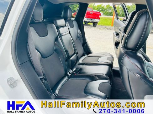 Used 2016 Jeep Cherokee Trailhawk w/ Trailer Tow Group AWD/4WD image 17
