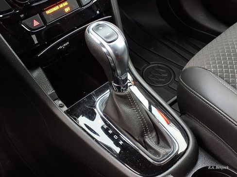 Used 2021 Buick Encore Preferred image 13