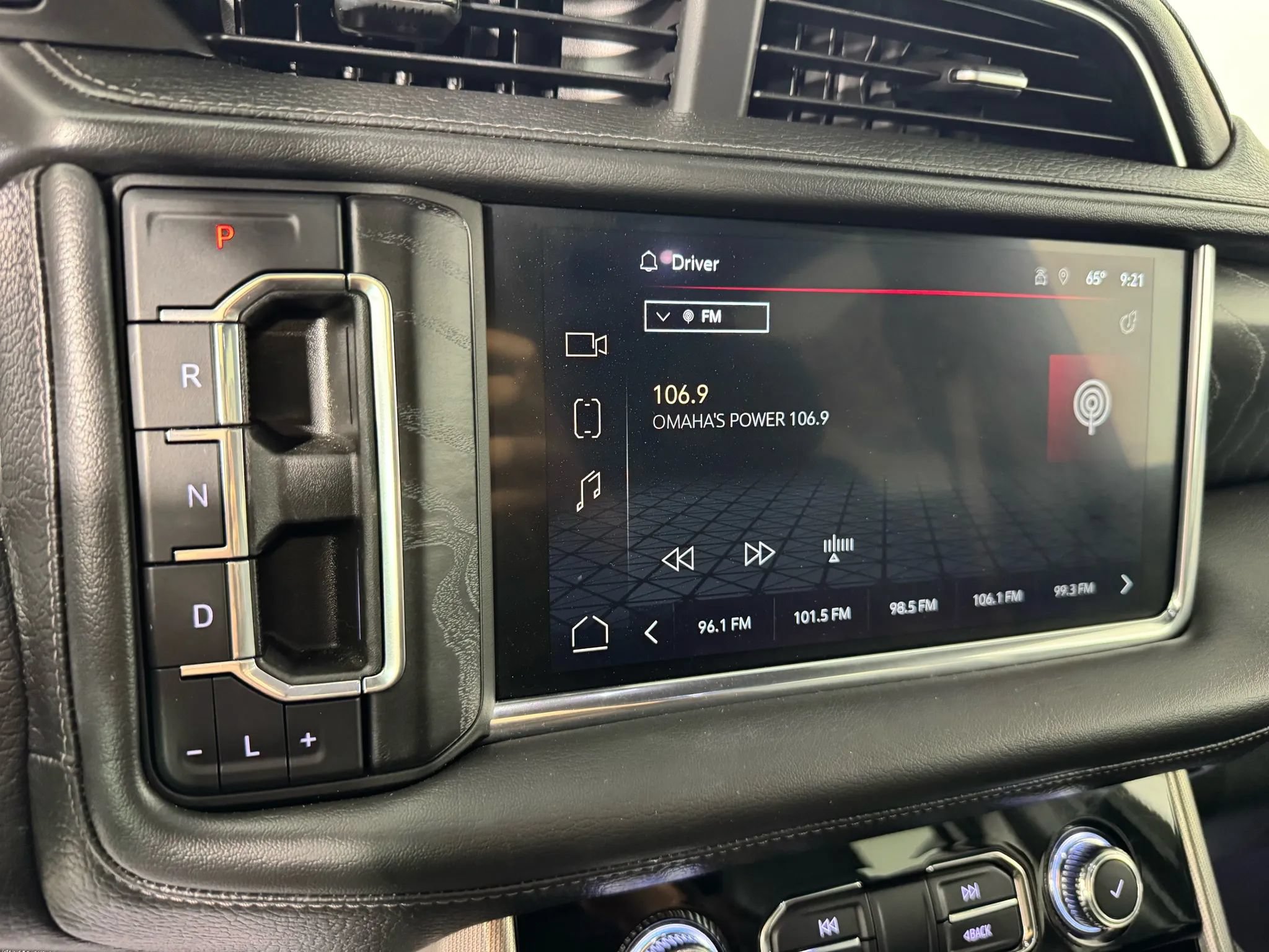 Used 2022 GMC Yukon Denali w/ Advanced Technology Package AWD/4WD image 23