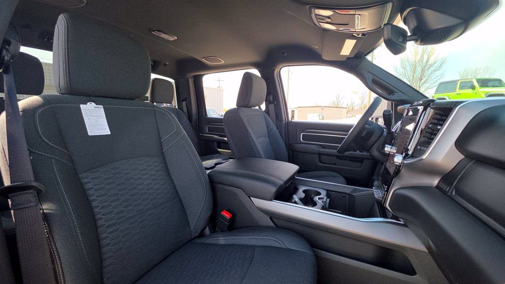 New 2026 RAM 3500 Big Horn AWD/4WD image 13