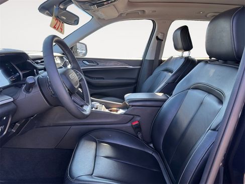 Used 2023 Jeep Grand Cherokee 4WD 4xe image 9