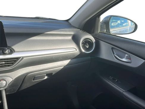 Used 2023 Kia Forte LXS image 28