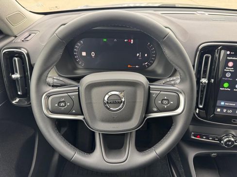 Certified 2025 Volvo XC40 B5 Ultra w/ Climate Package AWD/4WD image 11