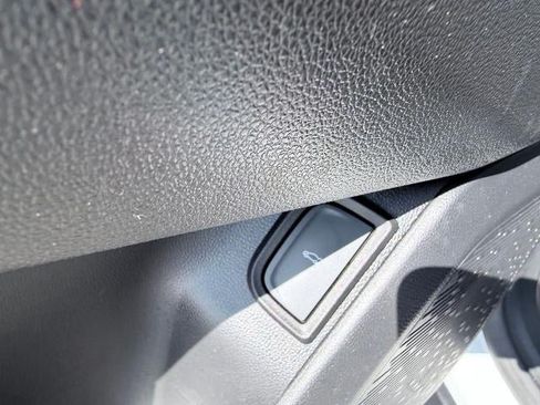 Used 2026 Chevrolet Equinox LT w/ Convenience Package II FWD image 18