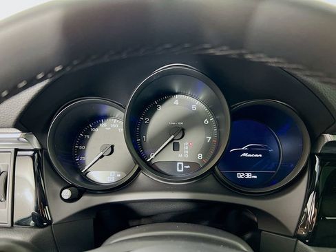 New 2026 Porsche Macan Base image 13