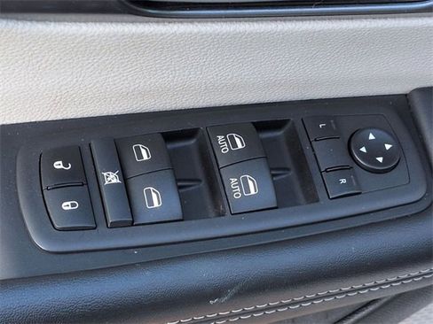 Certified 2024 Chrysler Pacifica Touring-L image 15